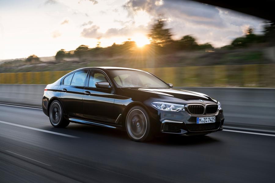  BMW M550i xDrive Sedan 2017 года  (WW) (фото 35 из 48)